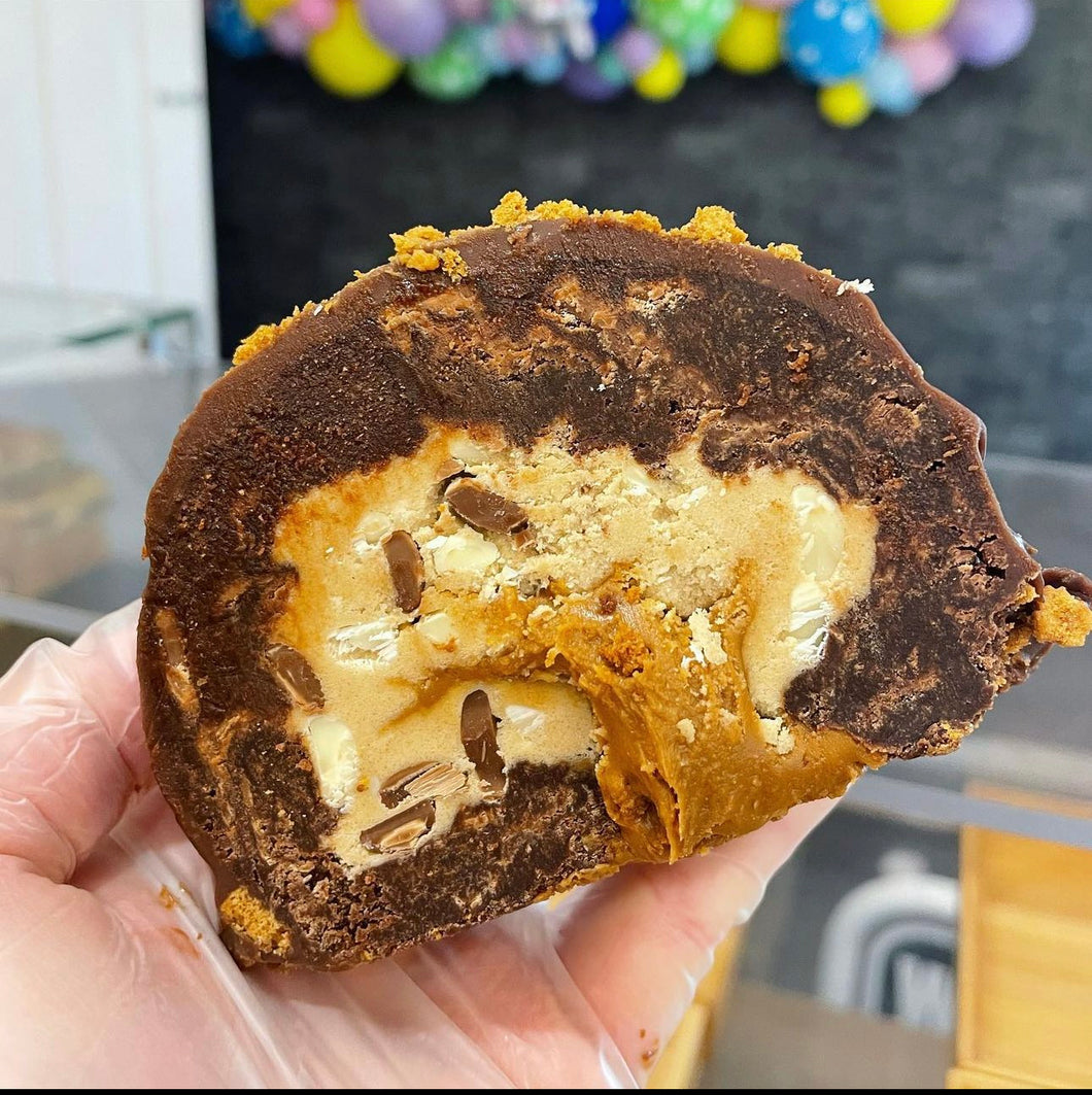Biscoff & Cookie Dough Brownie Roll