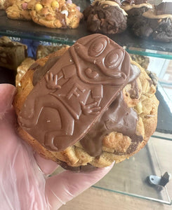 Milk choc Freddo NYC cookie