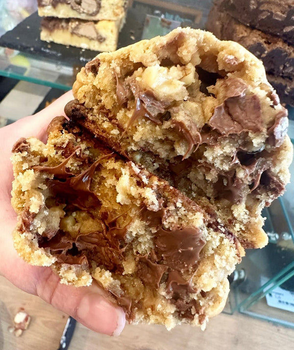 NYC milk choc & walnut cookie